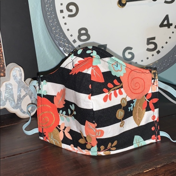 Flowers and stripes print face mask - Picture 7 of 7